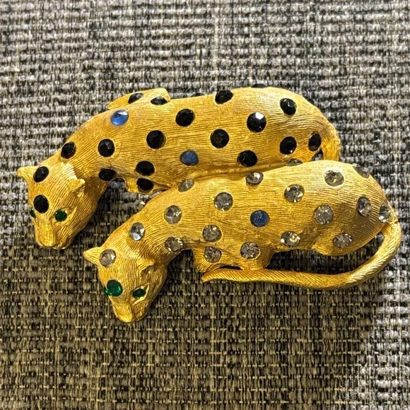 Vintage Gold Leopards Large Brooch Pin with Rhinestone Encrusted - Picture 2 of 7